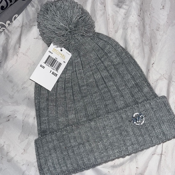Brand New Michael Kors Winter Hat - Picture 2 of 3